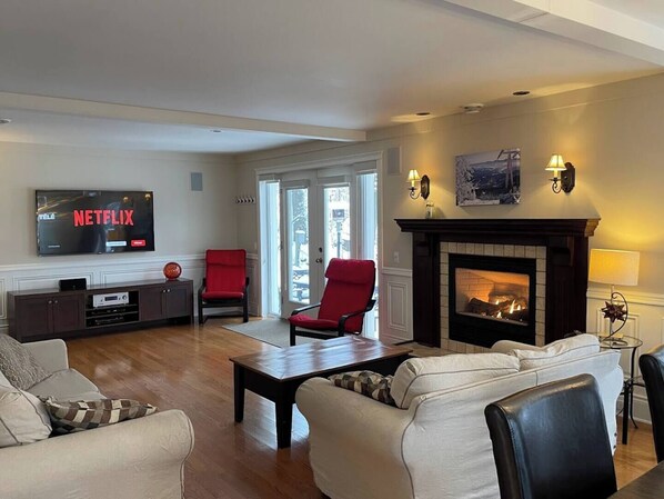 Living area - Mountain Escape: Biking | Hiking | Campfire (Bromont)