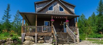 Sunny Meadow Retreat by Lake Huron