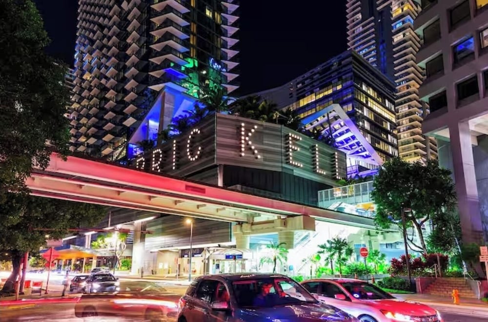 Hotel AKA Brickell by null