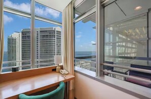 Deluxe Apartment, Bay View | Blackout drapes, soundproofing, iron/ironing board, free WiFi