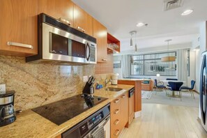 Deluxe Apartment, Bay View | Private kitchen
