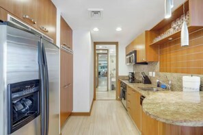 Deluxe Apartment, Bay View | Private kitchen