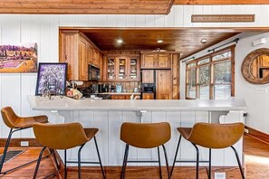 Microondas, horno, parrilla de estufa y lavavajillas 