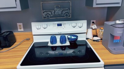 Charming In-Town Retreat King Bed + Smart TVs