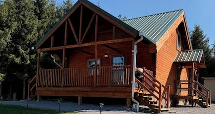 Quiet Secluded Hilltop Log Cabin on a Gravel Road