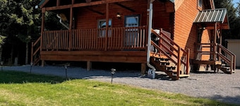 Quiet Secluded Hilltop Log Cabin on a Gravel Road