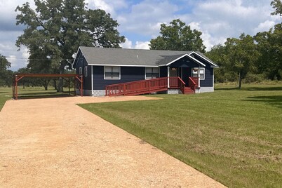 Heritage House Retreat:
Burton, Texas
6 guests 3 bedrooms 4 beds 2 full baths
