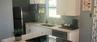 Heritage House Retreat:
Burton, Texas
6 guests 3 bedrooms 4 beds 2 full baths