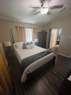 3 bedrooms, iron/ironing board, WiFi, bed sheets