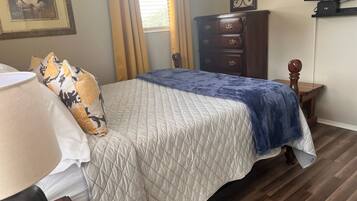 3 bedrooms, iron/ironing board, WiFi, bed sheets