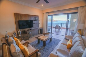 Elite Penthouse, 4 Bedrooms, Ocean View | Living area | 56-inch LCD TV with satellite channels - Villa del Palmar Islands of Loreto (Loreto)