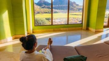 Sauna, tina de hidromasaje, baño de vapor y tratamientos corporales