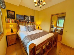 5 bedrooms, iron/ironing board, free WiFi, bed sheets