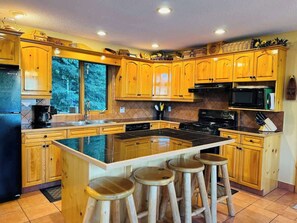 Fridge, microwave, stovetop, dishwasher