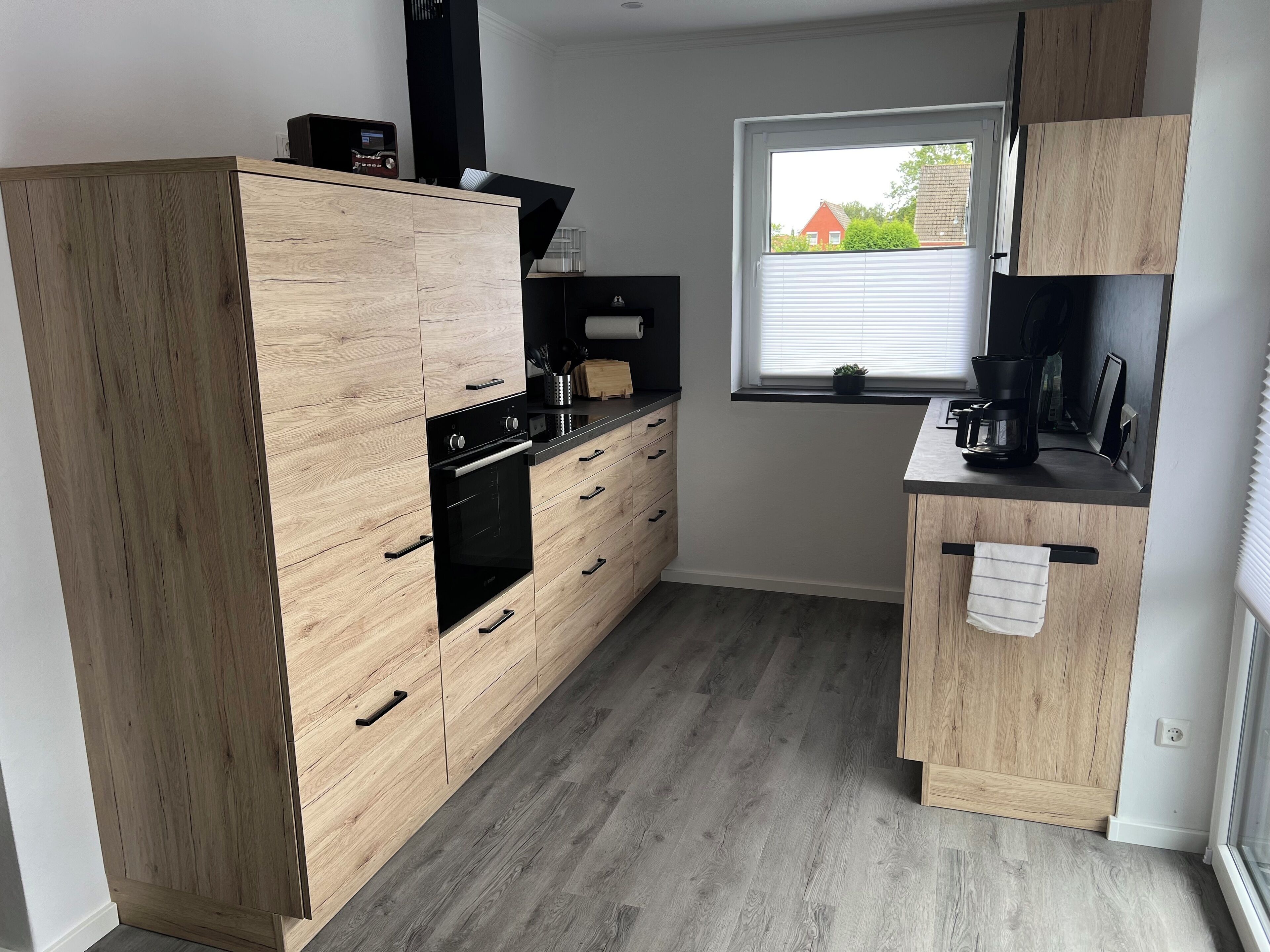 Réfrigérateur, micro-ondes, plaque de cuisson, lave-vaisselle