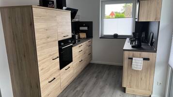 Réfrigérateur, micro-ondes, plaque de cuisson, lave-vaisselle