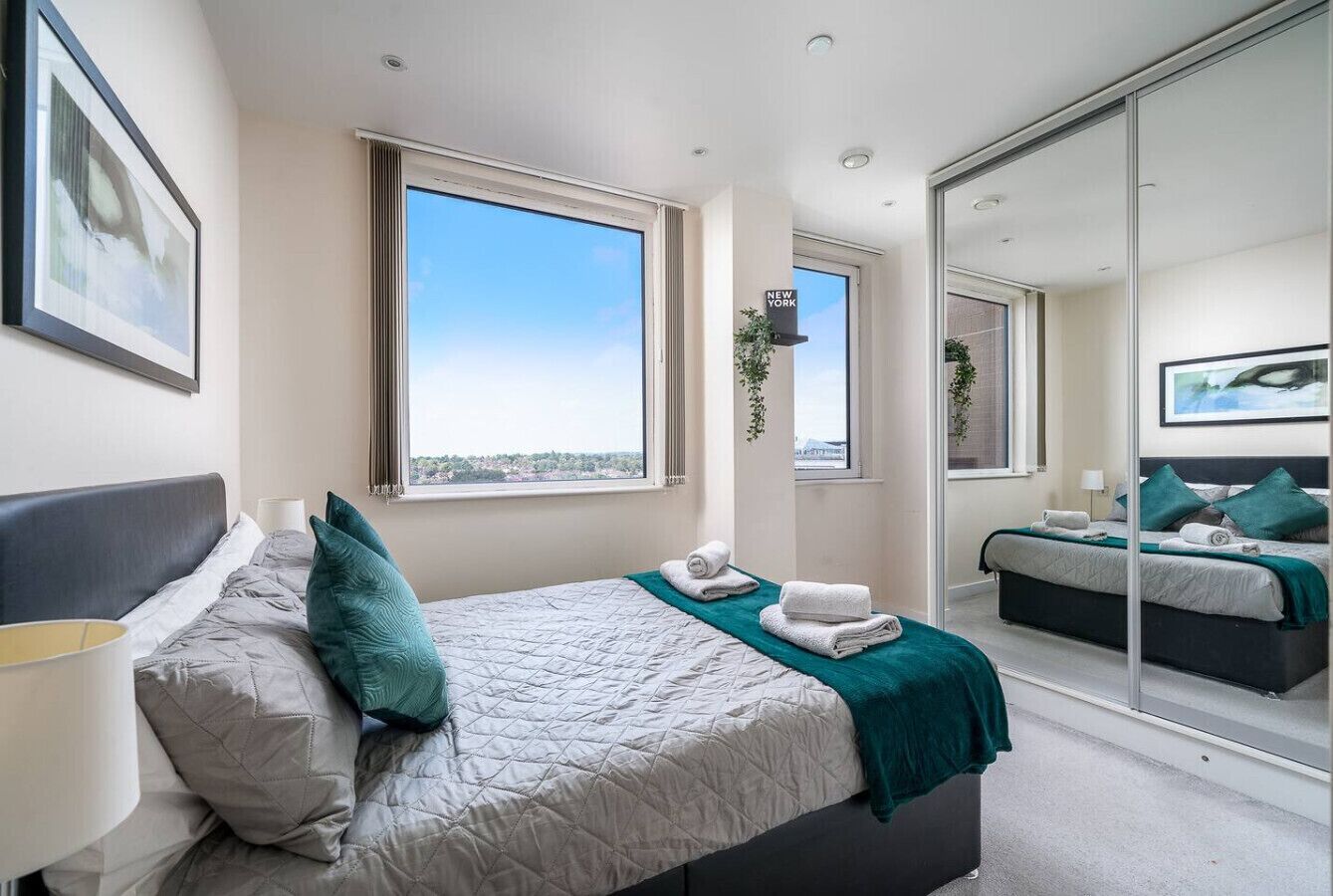 2 bedrooms, desk, iron/ironing board, WiFi