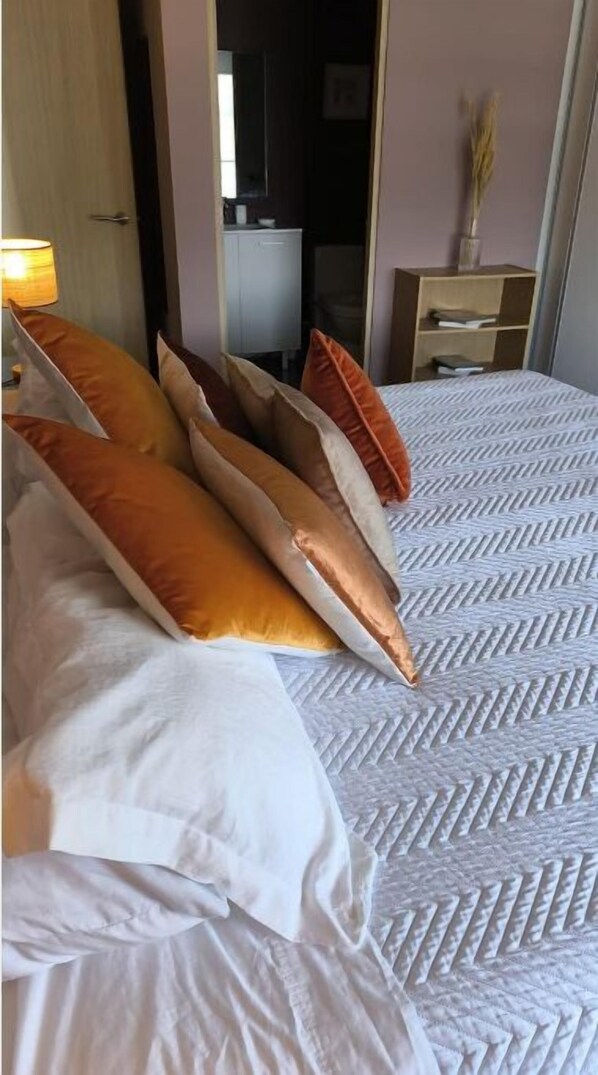 2 chambres, fer et planche à repasser, Wi-Fi, literie fournie