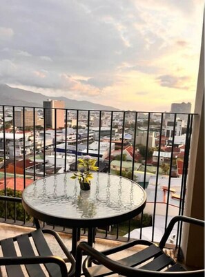 Outdoor dining - Miravé San José Escalante (San Jose)