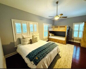 3 bedrooms, iron/ironing board, travel cot, WiFi - Anglers Reef Islamorada Oceanfront 3BR Pool Front Home Private Beach & Boat Dock (Islamorada)