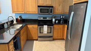 KylskÄp, mikrovÄgsugn, ugn och spishÀll