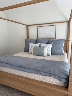 3 bedrooms, iron/ironing board, travel cot, WiFi