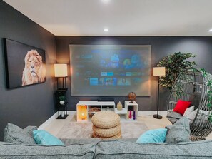 Interior - 5 King Beds / 2 Free Driveway Parking / Pool Table (Philadelphia)