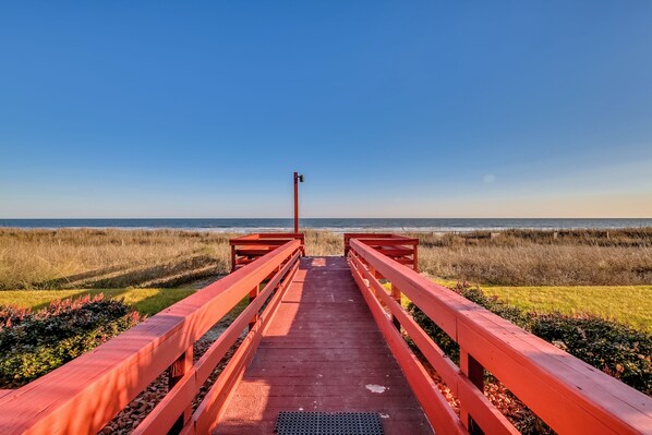 Property grounds - Oceanfront Corner Condo 2BR (North Myrtle Beach)