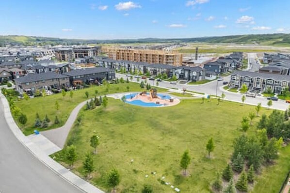 Exterior - Cozy 2BR, Wolf Willow SE, close to HWY (Calgary)