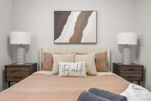 2 bedrooms, WiFi, bed sheets - Cozy 2BR, Wolf Willow SE, close to HWY (Calgary)