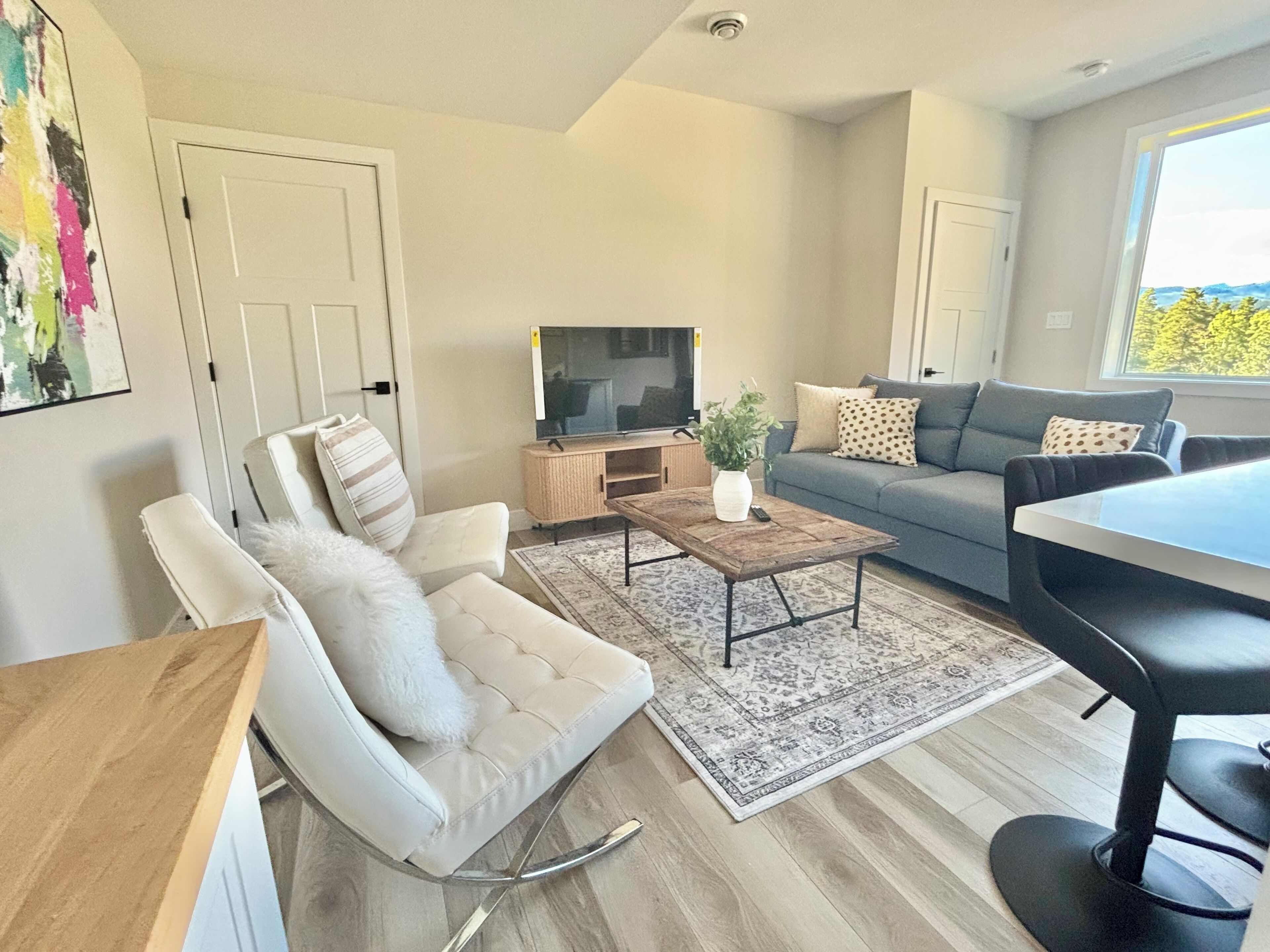 Modern Mountain Retreat | Scenic Views & Comfort - Blairmore