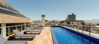 Elus - Building With Rooftop Pool 350m From the Beach!