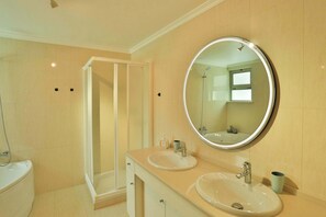 Shower, hair dryer, towels, shampoo