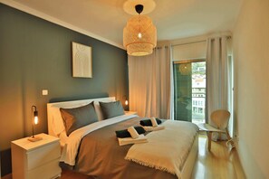 4 bedrooms, desk, iron/ironing board, WiFi