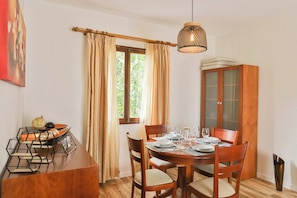 Dining - Mountain View Family Retreat in Madeira (Paraíso)