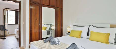 3 soverom, strykejern/-brett, wi-fi og sengetøy