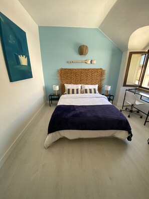 3 bedrooms, iron/ironing board, WiFi, bed sheets - Blue Beach Home with Terrace (Albufeira)