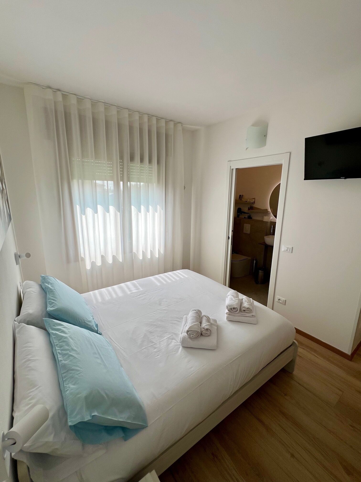 1 chambre, fer et planche à repasser, accès Internet, draps fournis