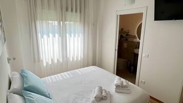 1 chambre, fer et planche à repasser, accès Internet, draps fournis