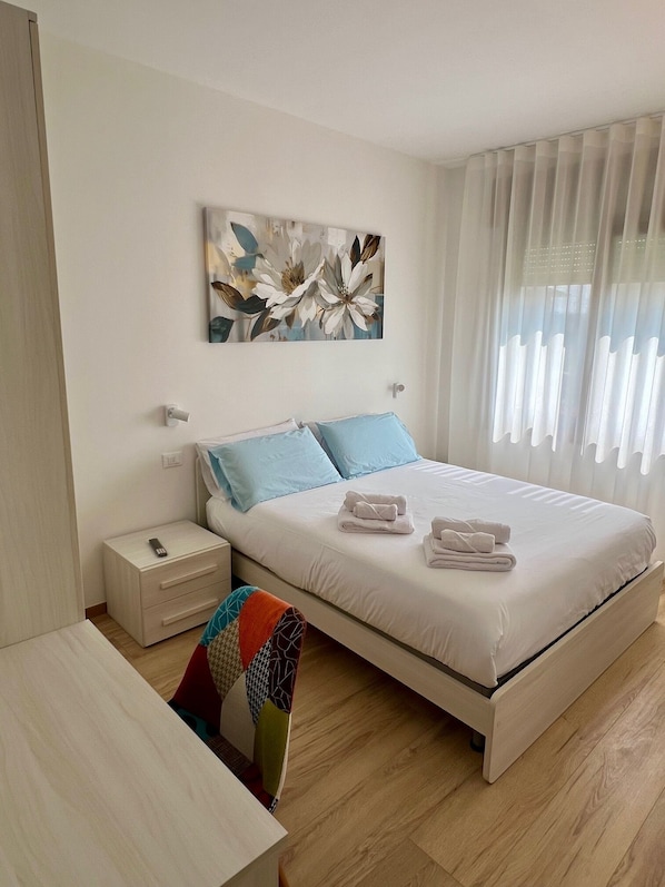 1 bedroom, iron/ironing board, internet, bed sheets