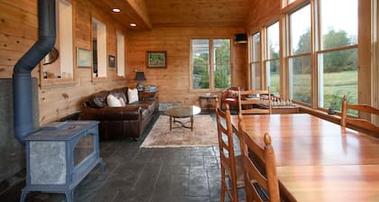 Come to our lake house, pick apples, kayak & enjoy the fall foliage.