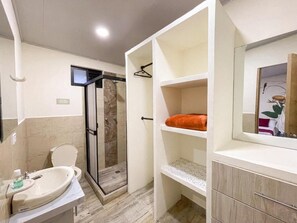 Dusche, Handtücher, Seife, Toilettenpapier