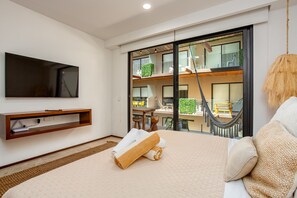 3 bedrooms, desk, iron/ironing board, WiFi