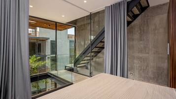 2 bedrooms, desk, iron/ironing board, WiFi