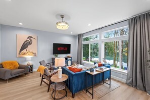 Televisor intel·ligent, llar de foc, videojocs i reproductor de DVD 