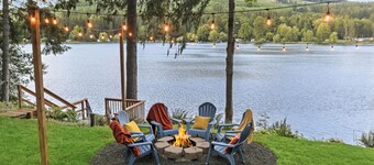 Lakefront-Hot Tub, 2 Kitchens, Kayaks, Game Room