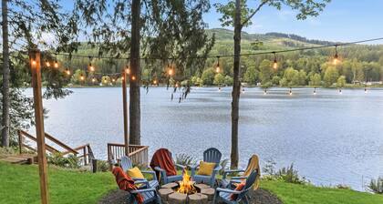 Lakefront-Hot Tub, 2 Kitchens, Kayaks, Game Room