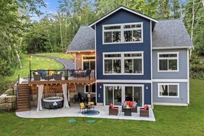Exterior - Lakefront-Hot Tub, 2 Kitchens, Kayaks, Game Room (Bremerton)