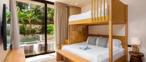 5 dormitorios, escritorio, tabla de planchar con plancha y wifi