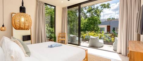 5 bedrooms, desk, iron/ironing board, WiFi